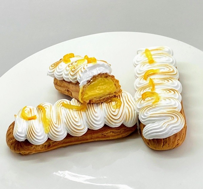 Eclair-08 Lemon meringue eclair